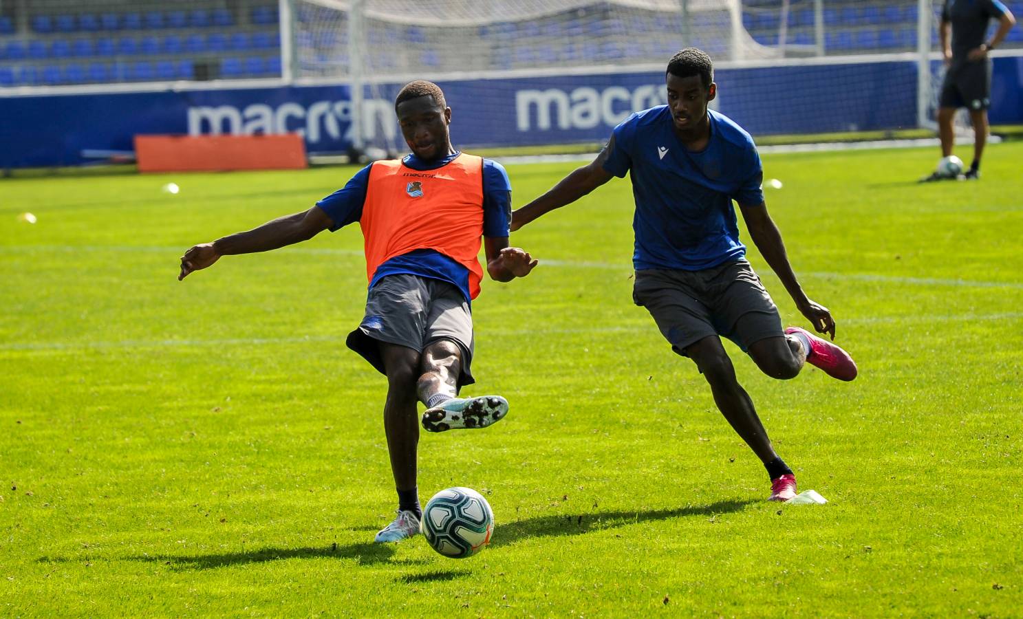 El equipo de Imanol Alguacil ha completado en Zubieta el primer entrenamiento de la semana. La novedad ha sido el regreso de Sagnan. 