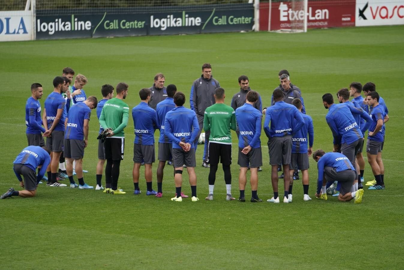 La Real Sociedad se ejercita en Zubieta preparando el choque ante el Betis. 