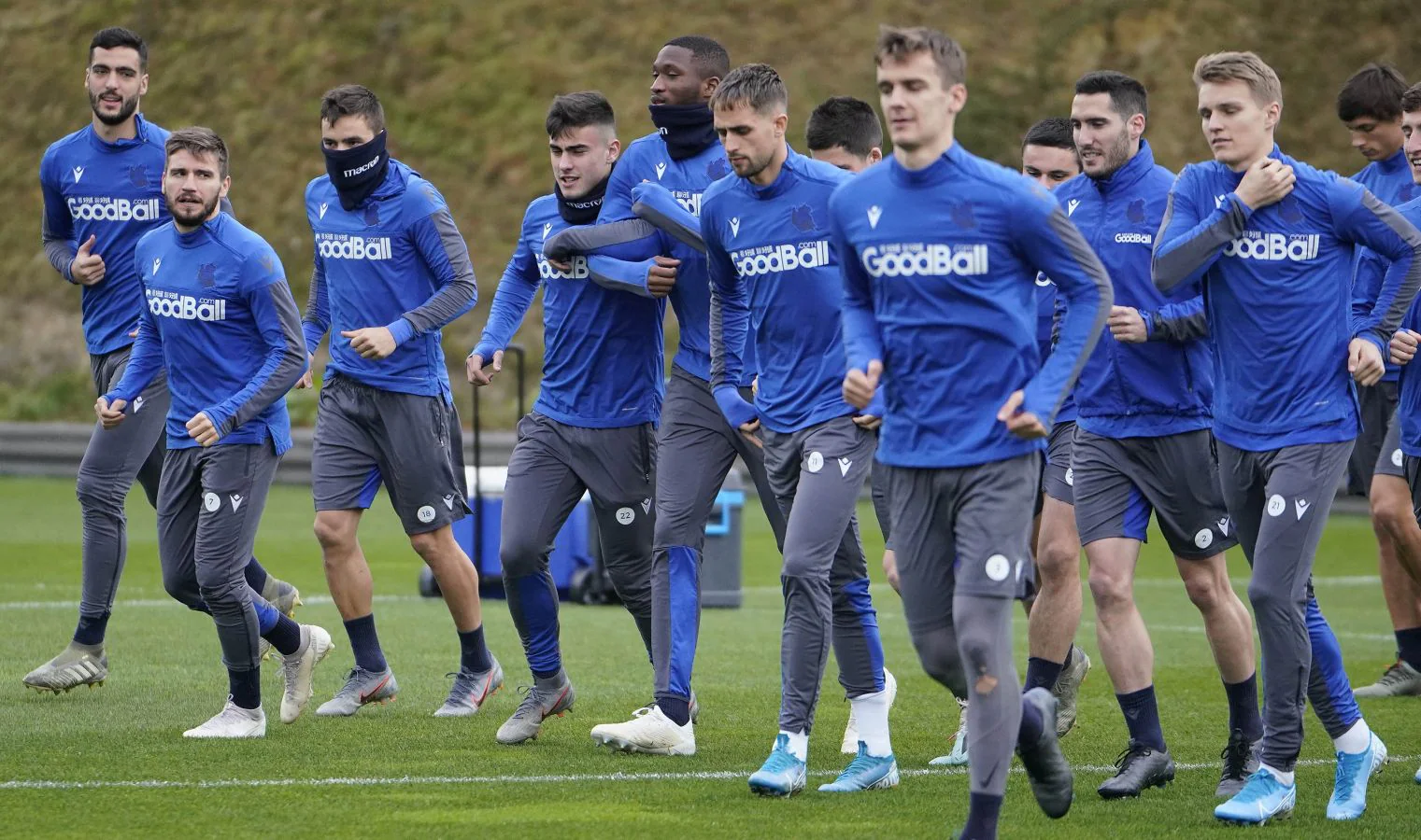 El defensa beaisandarra se ha entrenado junto al resto de sus compañeros a dos días de enfrentarse al Betis en el Villamarin.