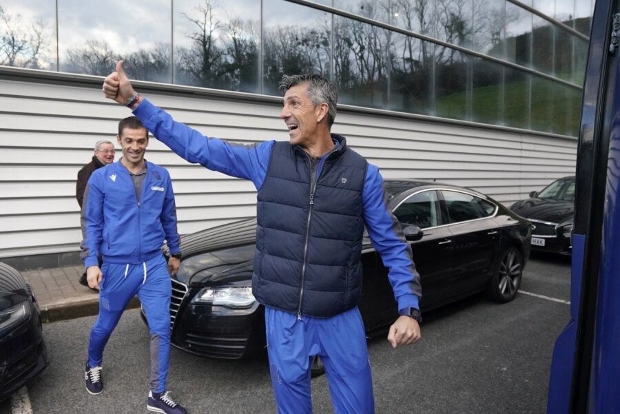 Tras el entrenamiento de esta tarde en Zubieta la Real Sociedad ha dado a conocer la lista de convocados para viajar a Sevilla de cara al partido de mañana ante el Betis a las 14 horas. Pardo, Sagnan, Gorosabel y Zubiaurre entran en una lista en la que no están ni Januzaj ni Moyá.