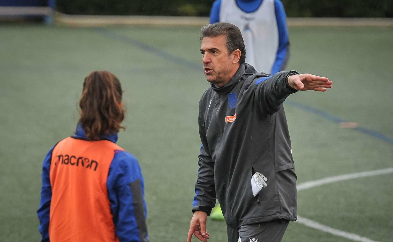 Gonzalo Arconada no seguirá como entrenador del equipo femenino de la Real Sociedad