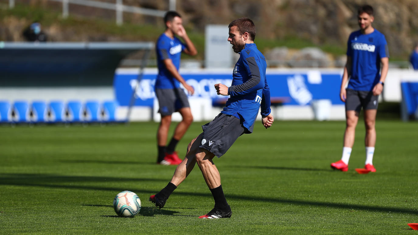 Fotos: La Real Sociedad intensifica el ritmo de trabajo