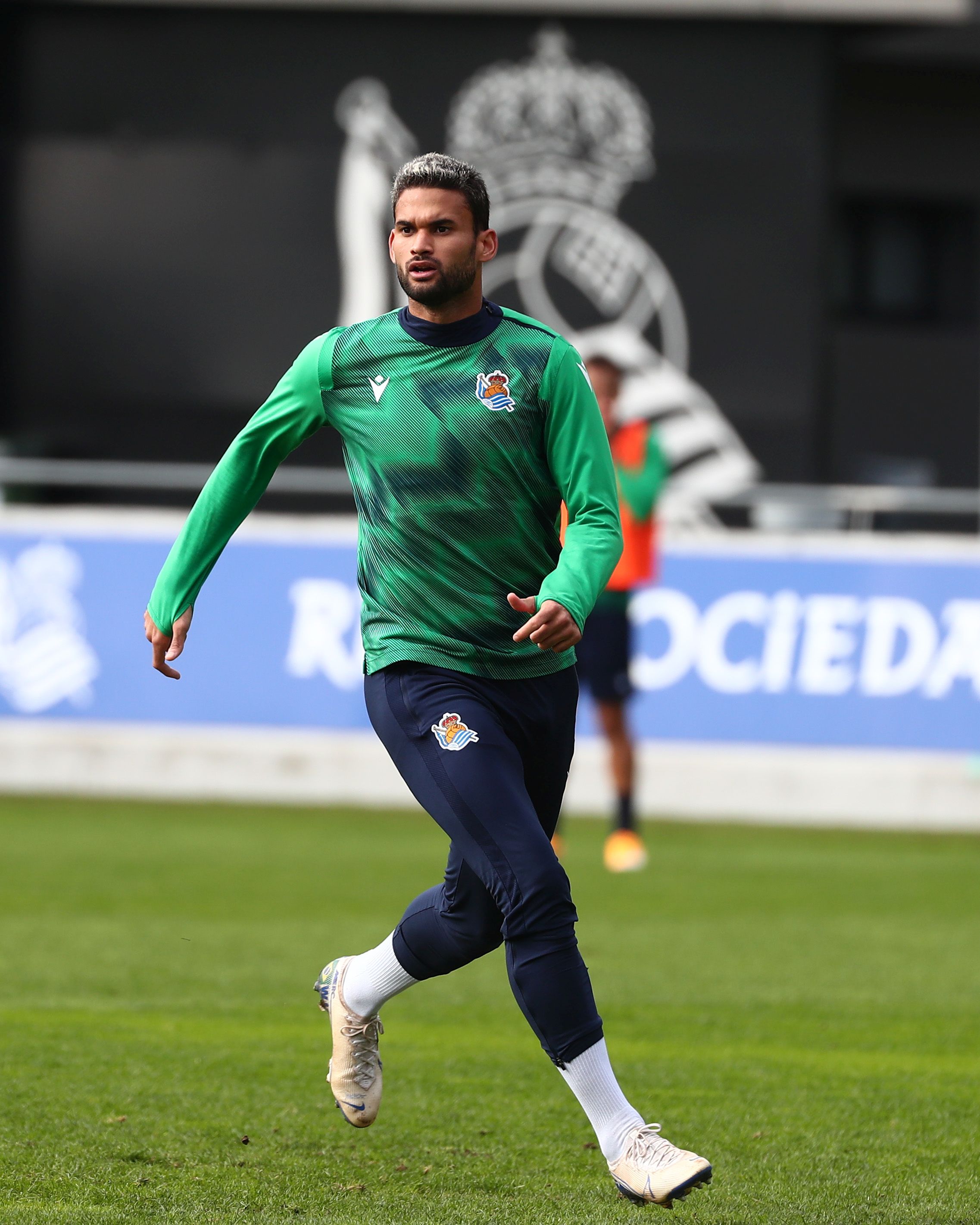 Tras la jornada de descanso de ayer, el técnico txuri-urdin ha podido contar en el entrenamiento con los internacionales. 