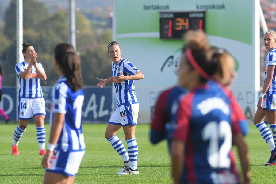 La Real Sociedad femenina ha ganado esta mañana al Levante por 3-2 en Zubieta después de culminar la remontada con un gol de Cecilia en el minuto 89. 