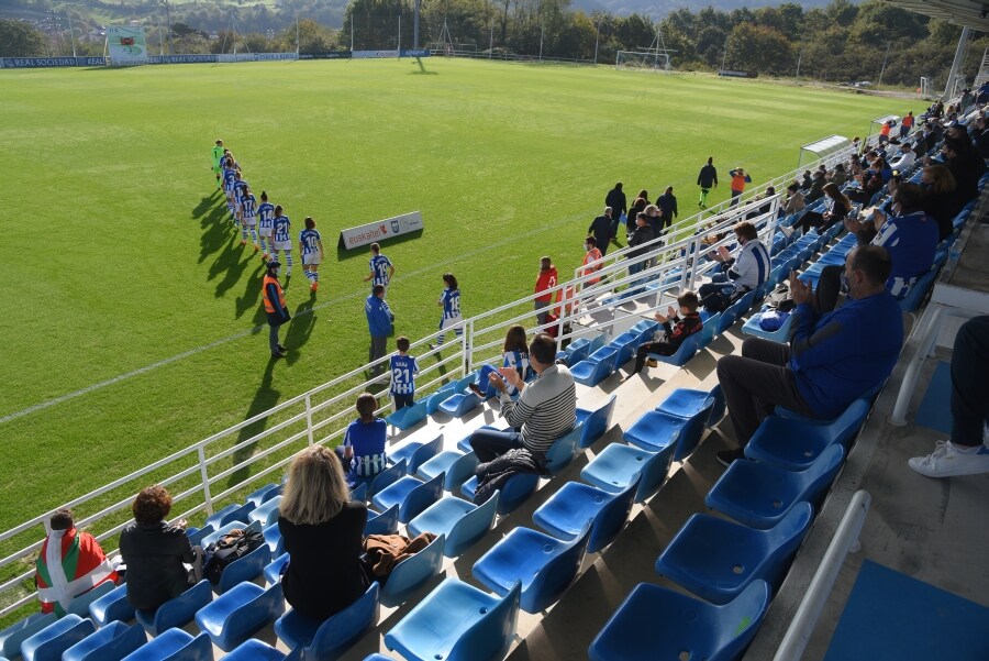 La Real Sociedad femenina ha ganado esta mañana al Levante por 3-2 en Zubieta después de culminar la remontada con un gol de Cecilia en el minuto 89. 