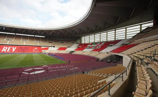 Imagen principal - El estadio de La Cartuja tiene semejanzas con el viejo Anoeta. 
