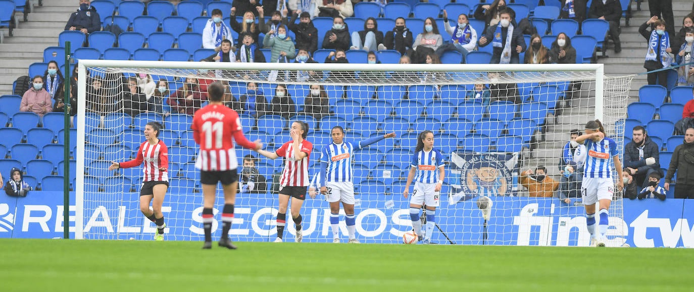 Fotos: Un misil de Nerea catapulta a la Real Sociedad en el derbi
