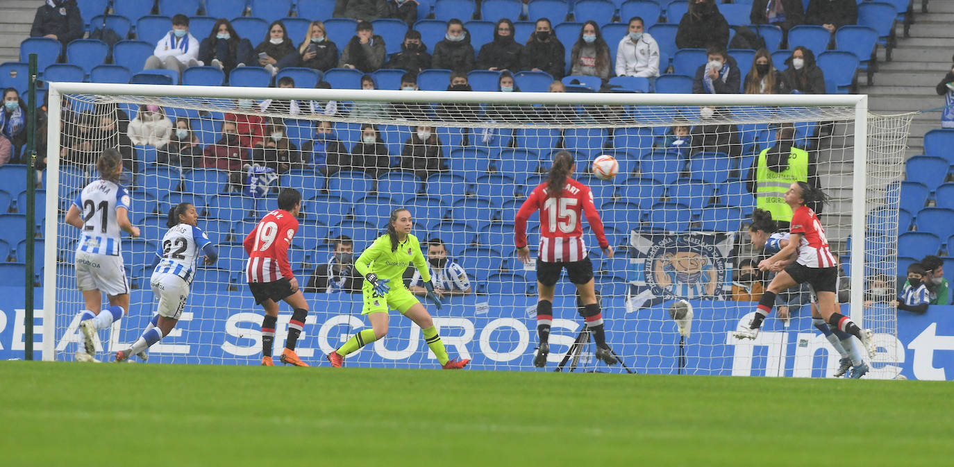 Fotos: Un misil de Nerea catapulta a la Real Sociedad en el derbi