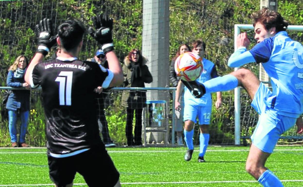 Pablo Zubizarreta, en acción en un partido con el Antiguoko. 