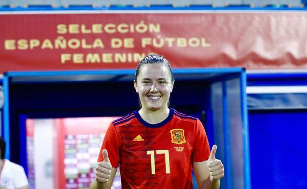 Amaiur con la elástica de la selección española de fútbol. 