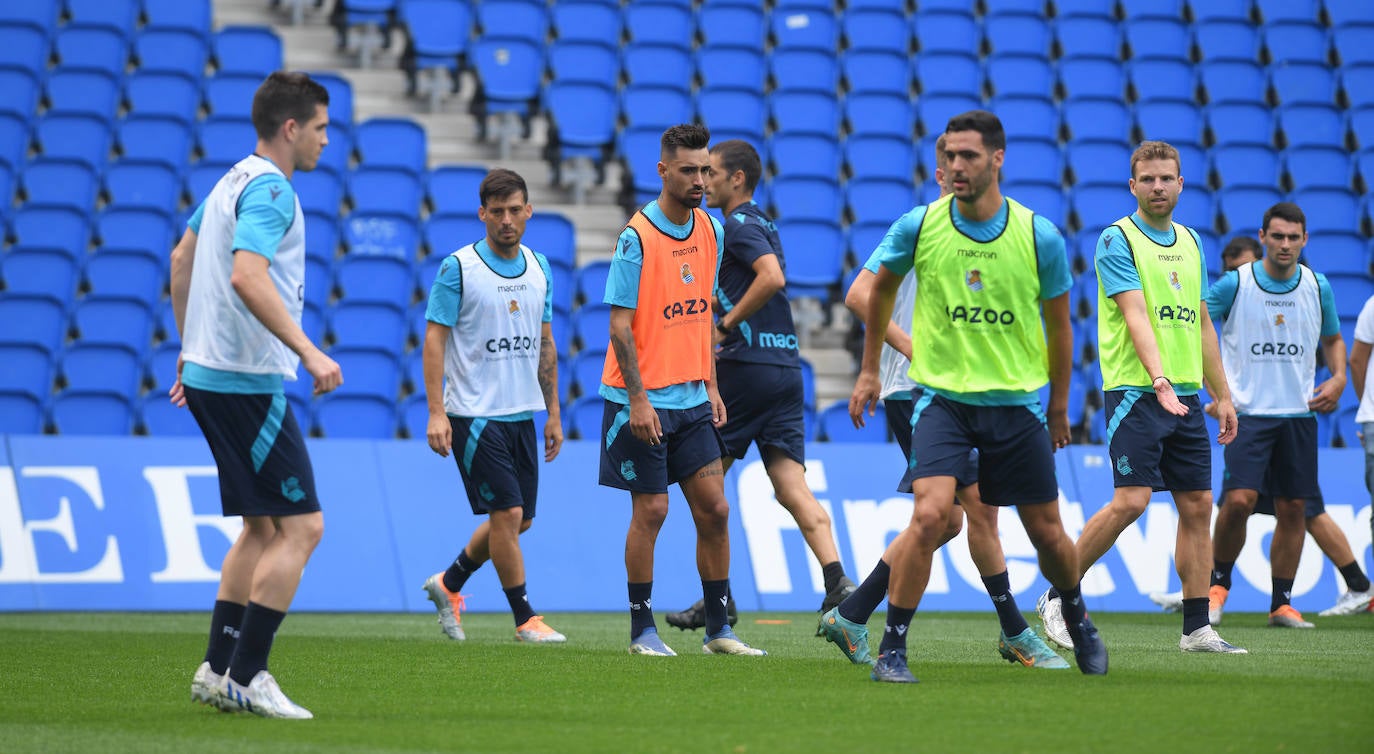 Fotos: Así ha sido el primer entrenamiento de La Real Sociedad en el Reale Arena