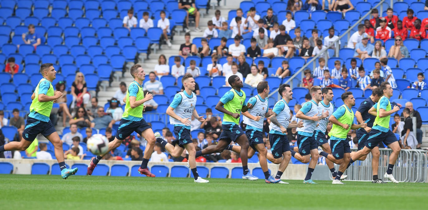 Fotos: Así ha sido el primer entrenamiento de La Real Sociedad en el Reale Arena