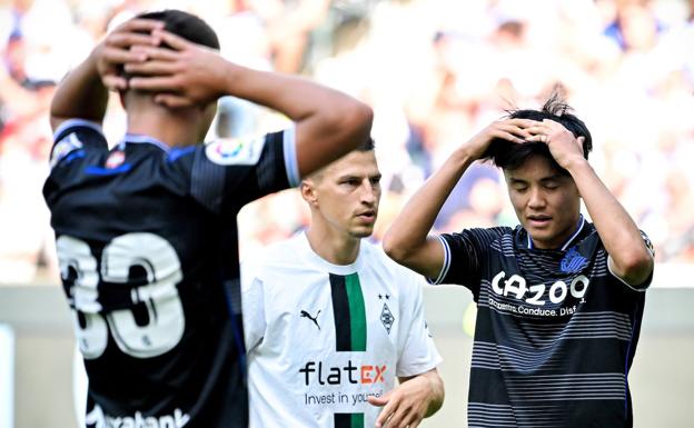 Kubo se lleva las manos a la cabeza tras la ocasión fallada.