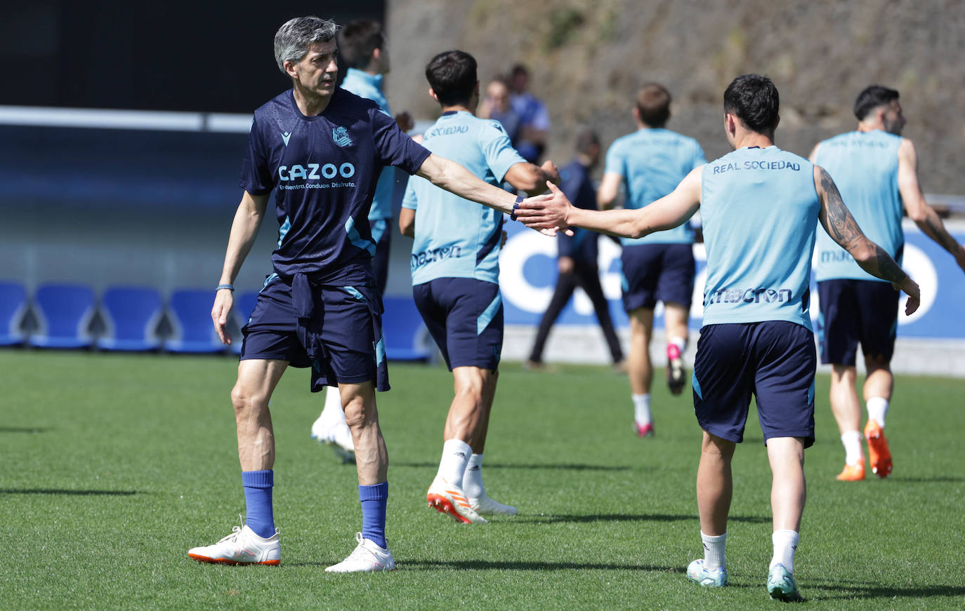 La Real se entrena y se da un baño de masas