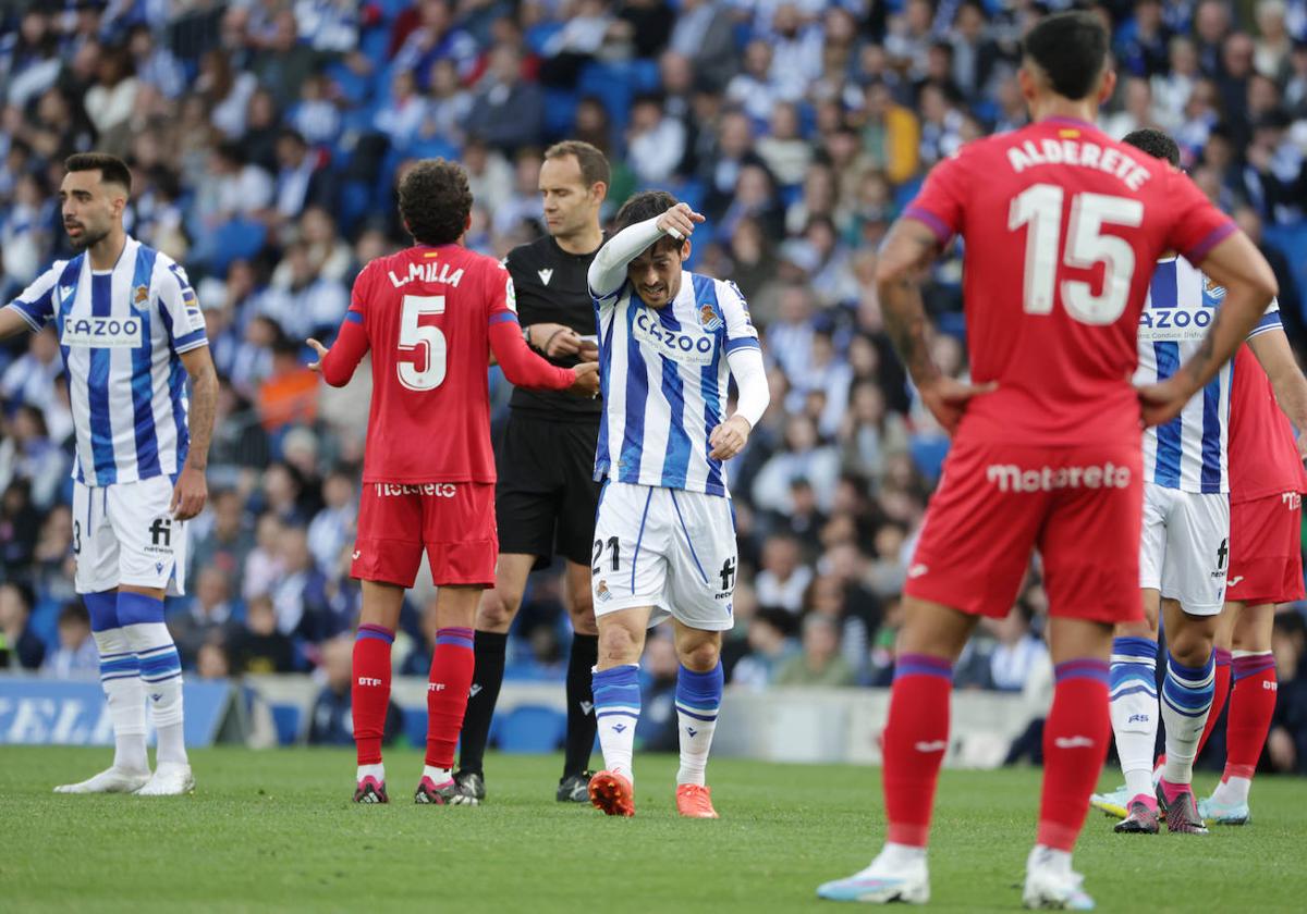 Silva camina sobre el césped el sábado en el Reale Arena en el duelo ante el Getafe.