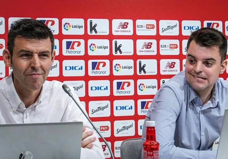 Sergio Navarro, director de Lezama, y Mikel González, director de fútbol del Athletic Club, este pasado martes en rueda de prensa.