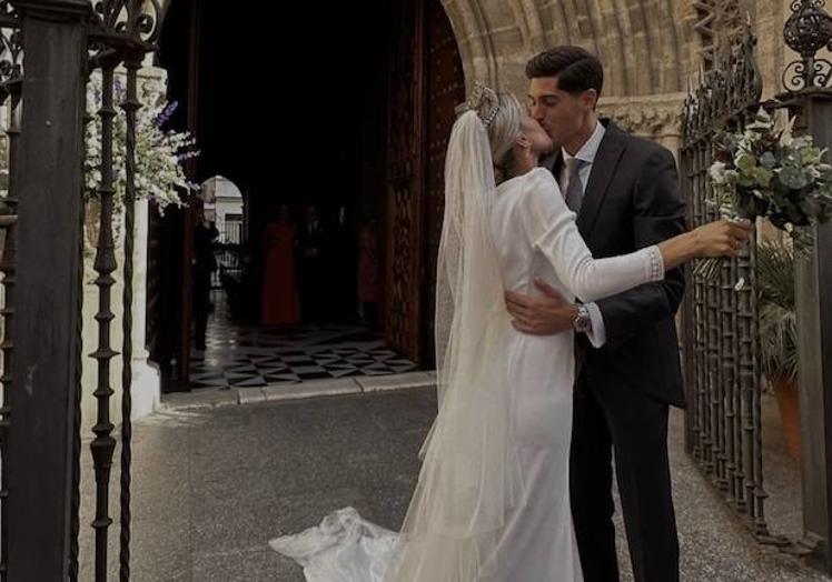 Imagen principal - Carlos Fernández y Blanca Escudero ya son marido y mujer