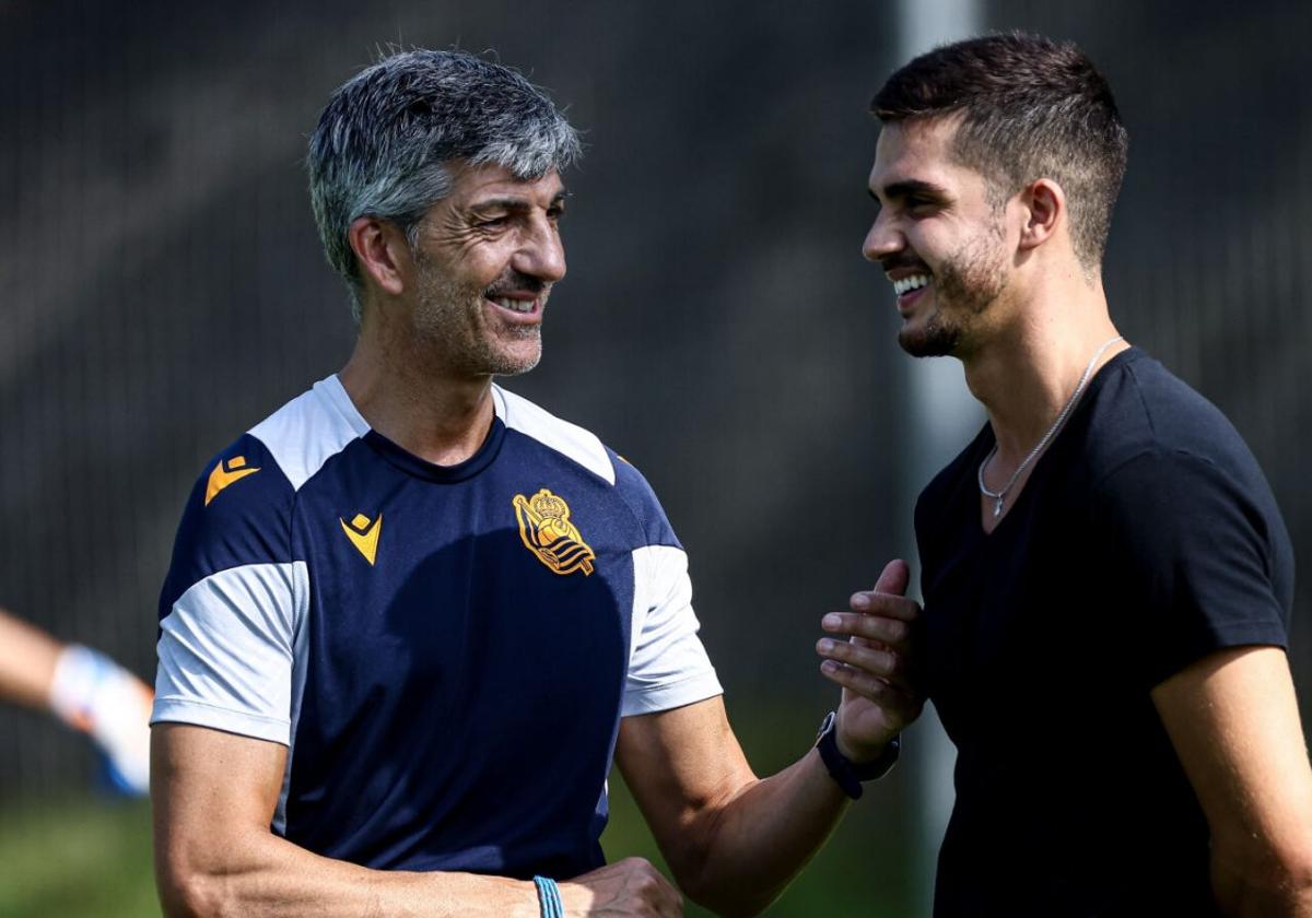 Imanol tuvo la ocasión de saludar ayer en Zubieta a André Silva, que no estará disponible para el sábado.