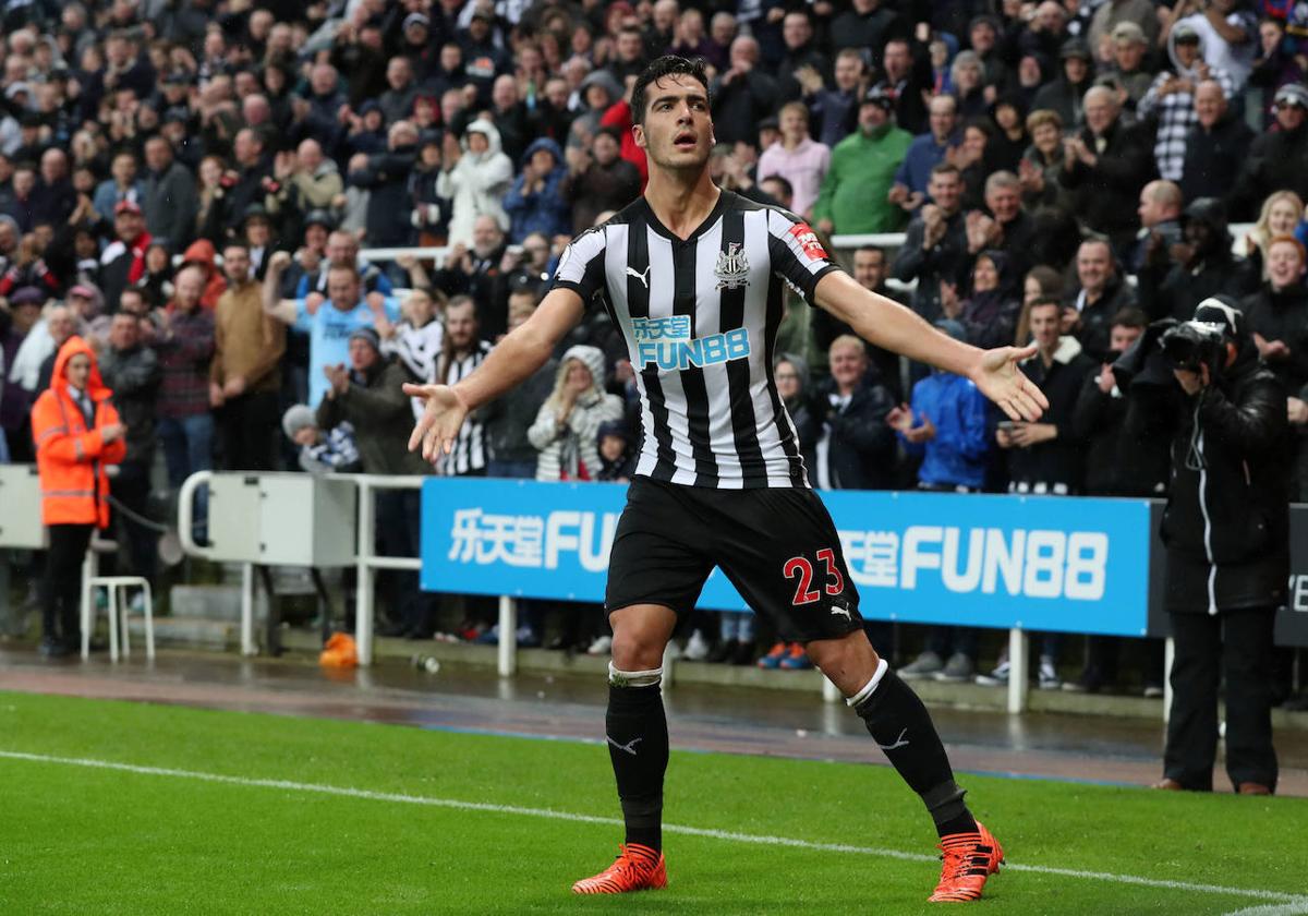 Mikel Merino, en su etapa con el Newcastle en la Premier League.
