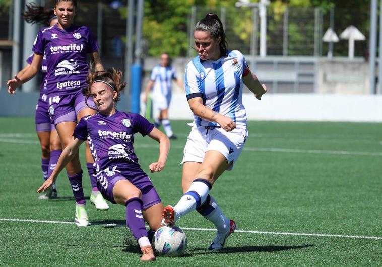 Nerea Eizagirre dispara en el partido amistoso disputado este verano entre la Real y el Tenerife en Errenteria.