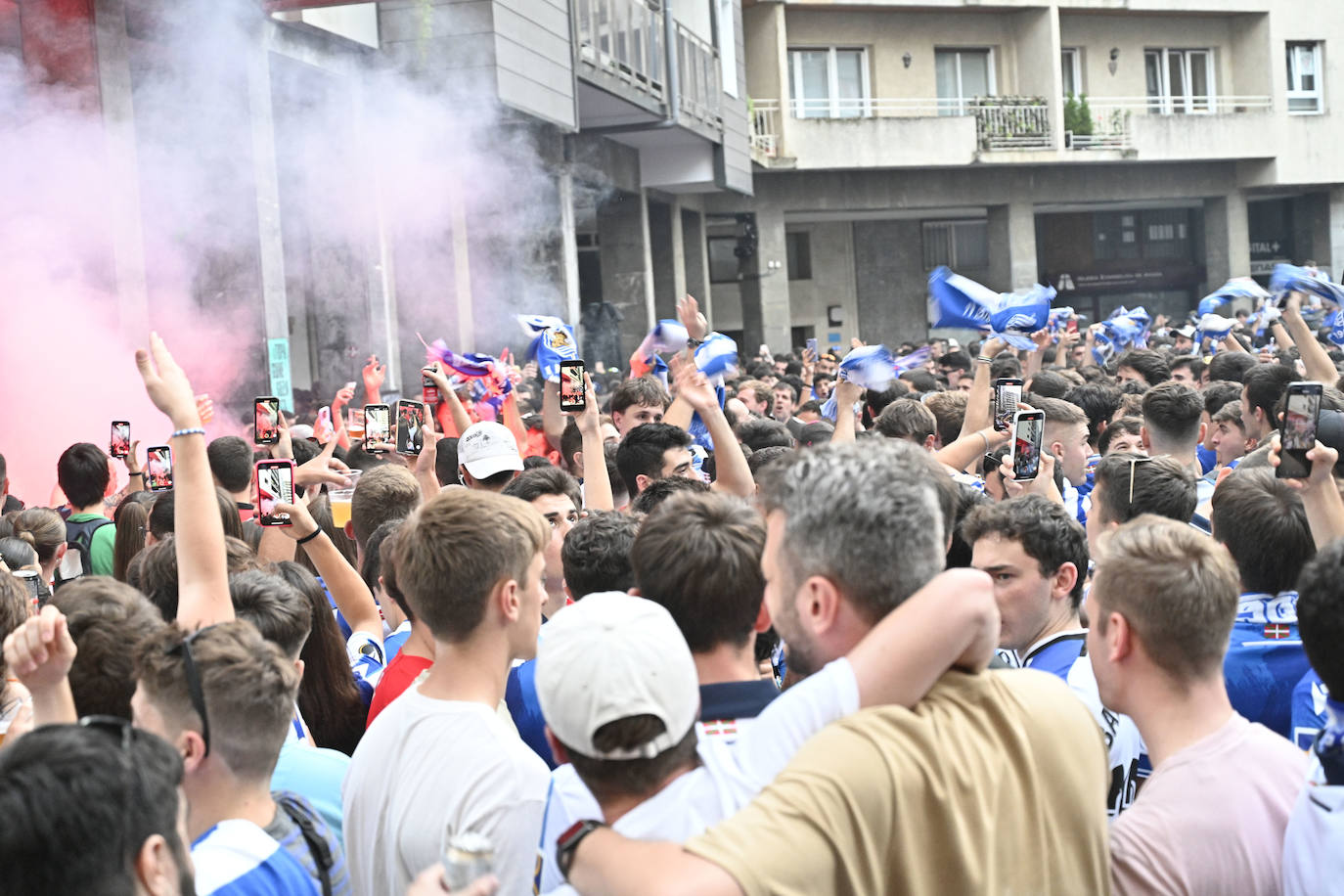 Ambiente magnífico en la previa del Real Sociedad-Athletic