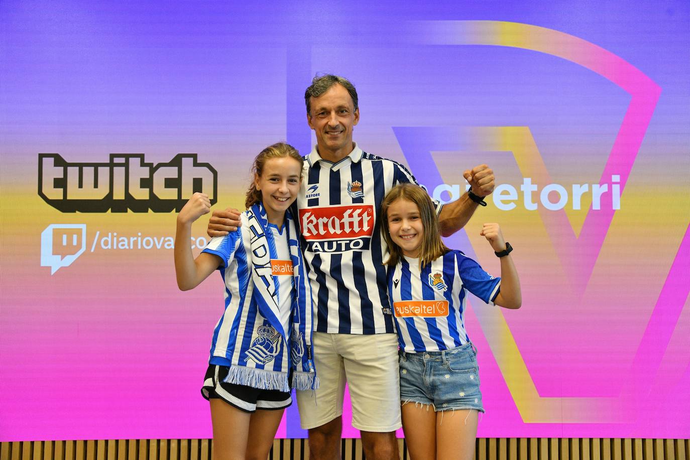 Jon Ander, Naroa y Laura Castellón