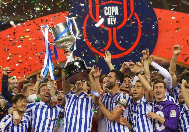 El sueño de alzar el trofeo de la Copa del Rey en La Cartuja, el sueño de todos los equipos. La Real Sociedad ya lo hizo en 2021.