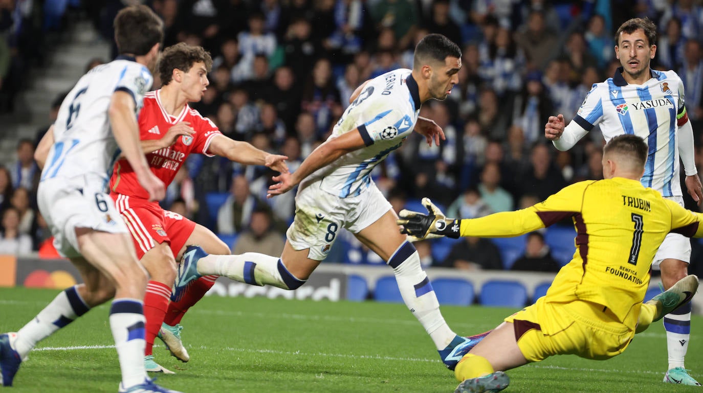 La mejores imágenes del Real Sociedad - Benfica