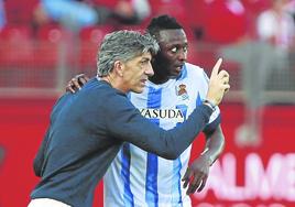 Imanol charla con Sadiq durante el choque.