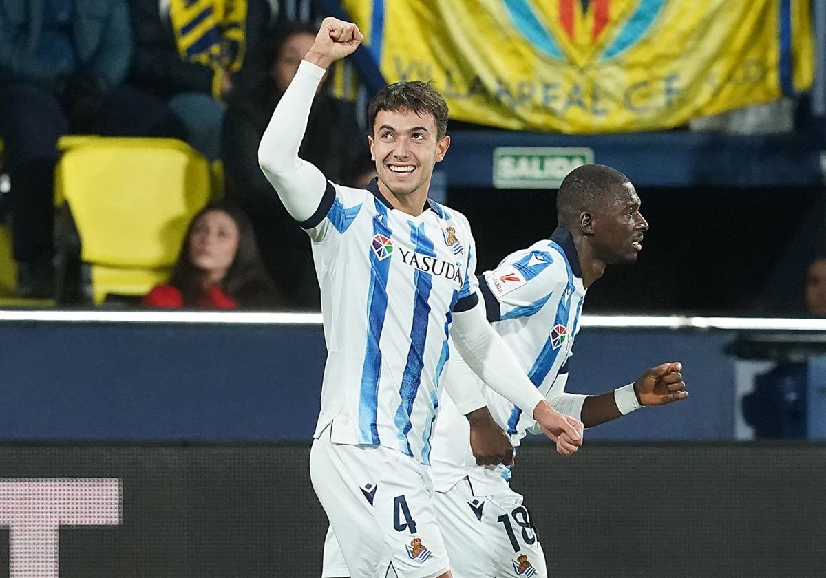 qZubimendi levanta el puño derecho celebrando el gol conseguido ante el Villarreal.