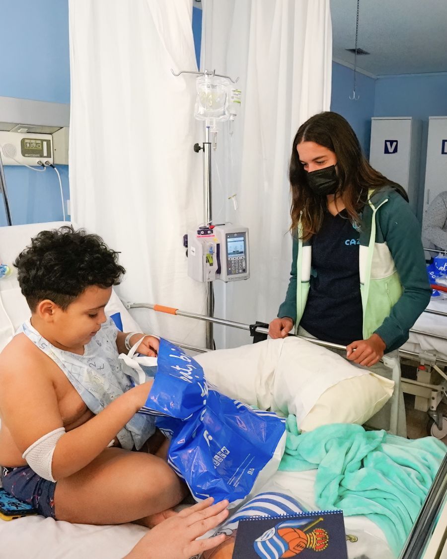 Fotos: Jugadores de la Real visitan el Hospital Donostia