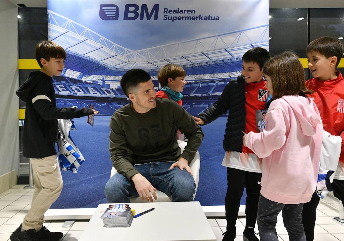 Baño de masas de Igor Zubeldia