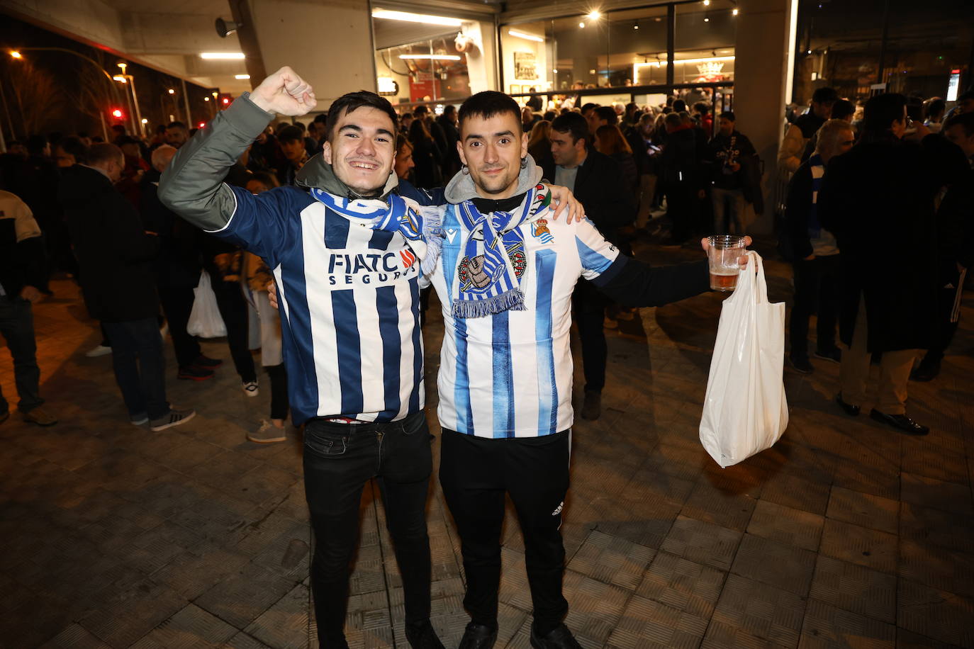 La afición de la Real no deja solo a su equipo