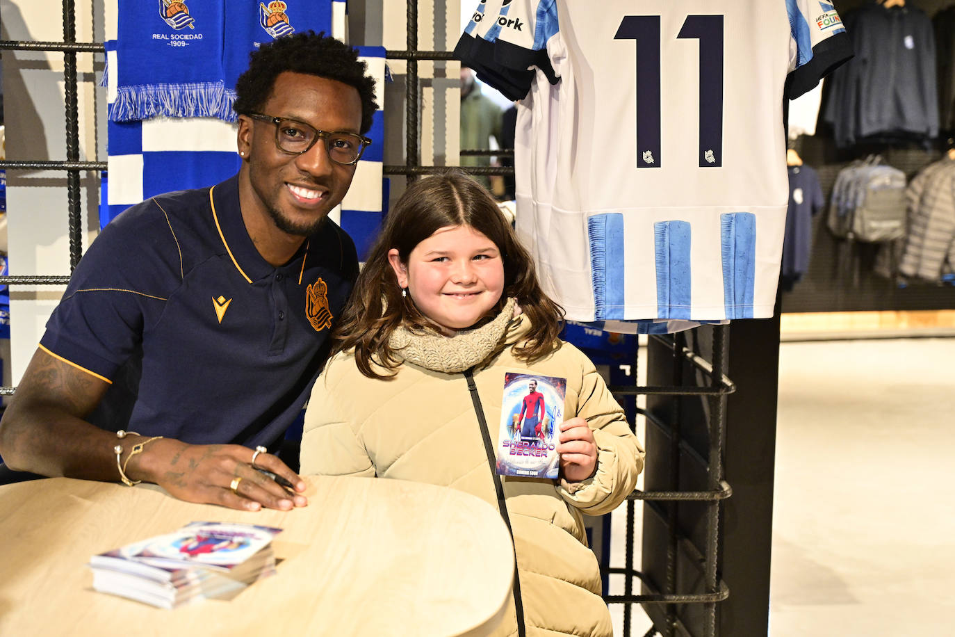 Sheraldo Becker ejerce de estrella