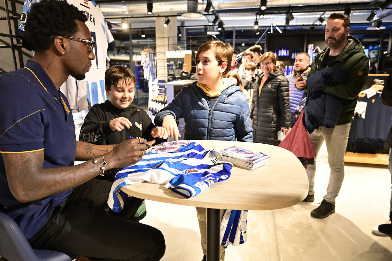 Sheraldo Becker ejerce de estrella