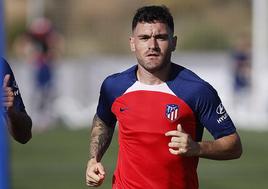 Javi Galán, durante un entrenamiento con el Atlético de Madrid.