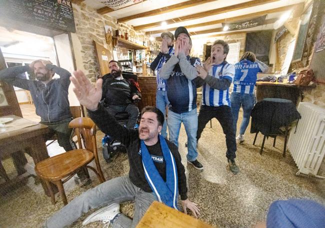 Los aficionados de Iparralde viven con pasión su sentimiento txuri-urdin.