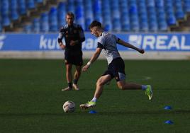 Kieran Tierney ha vuelto a entrenarse junto a sus compañeros este viernes.