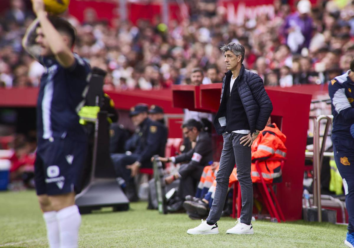Imanol Alguacil, en la banda del Sánchez Pizjuán.