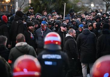 La Ertzaintza abre diligencias por el impacto en la cabeza recibido por una mujer antes del partido del PSG