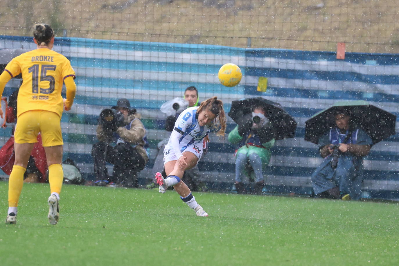 Las mejores imágenes del duelo entre la Real Sociedad y el Barcelona en Zubieta