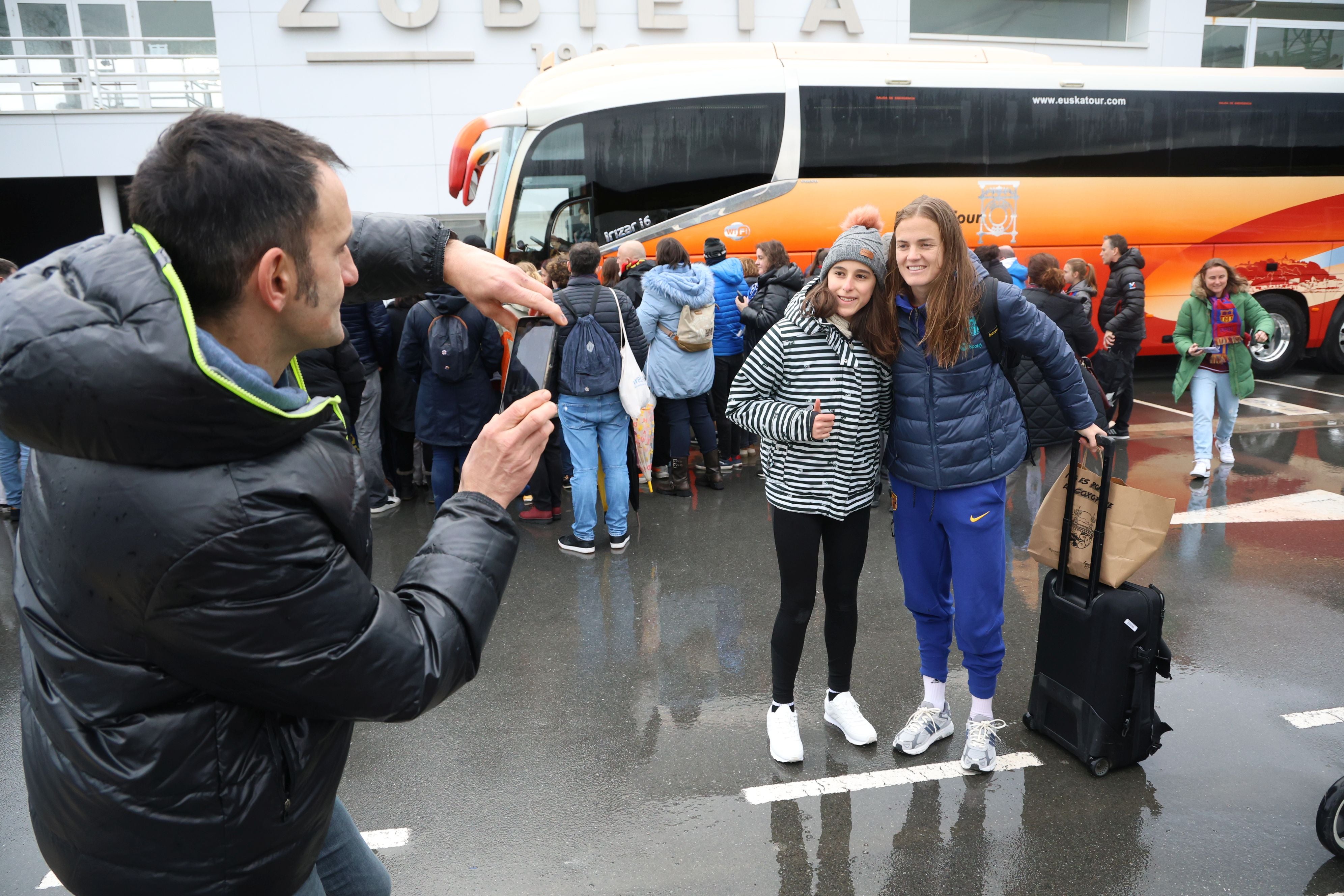 Irene Paredes se da un baño de masas en Zubieta
