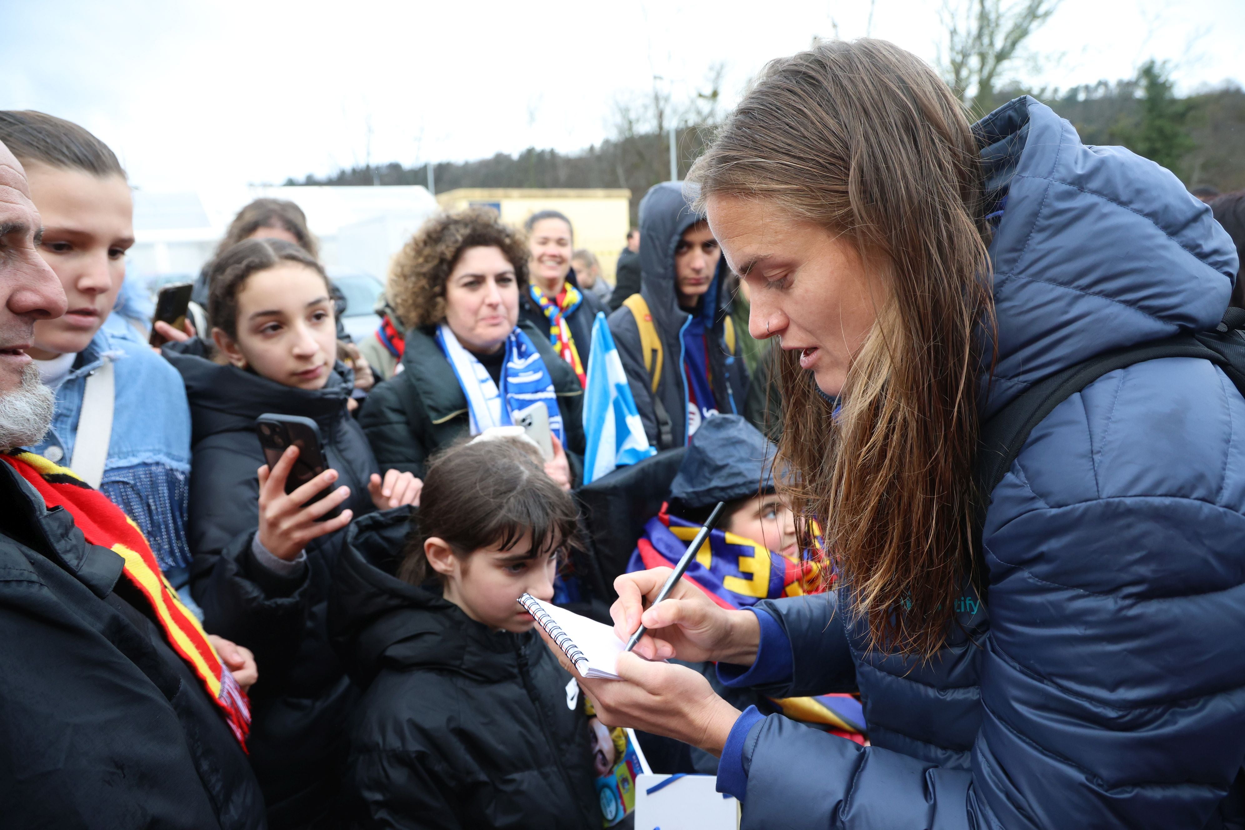 Irene Paredes se da un baño de masas en Zubieta