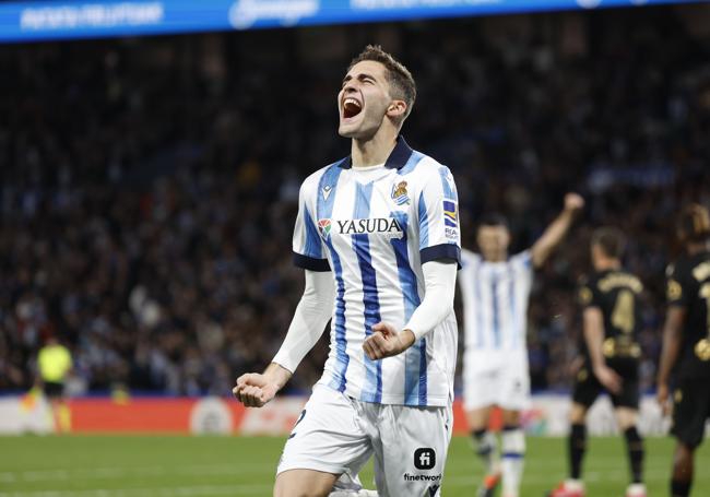 Zakharyan celebra su gol.