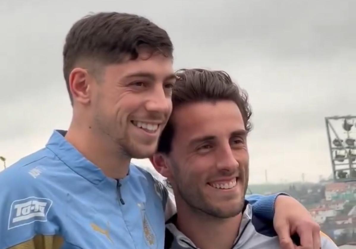 Fede Valverde y Álvaro Odriozola han tenido un cariñoso reencuentro en las instalaciones de Zubieta.