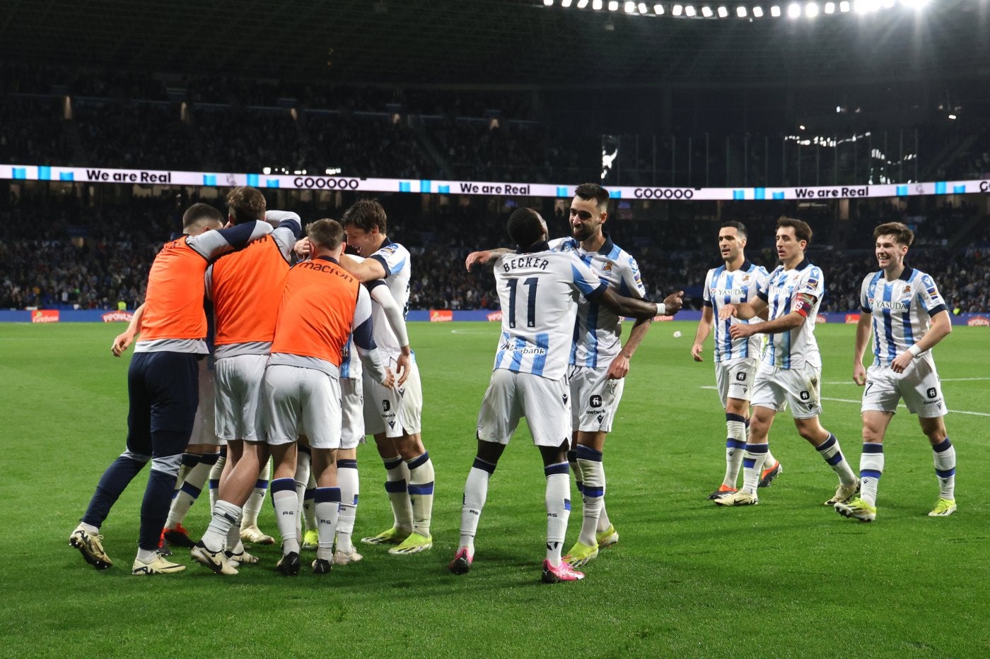 Los jugadores de la Real celebran un gol esta temporada.