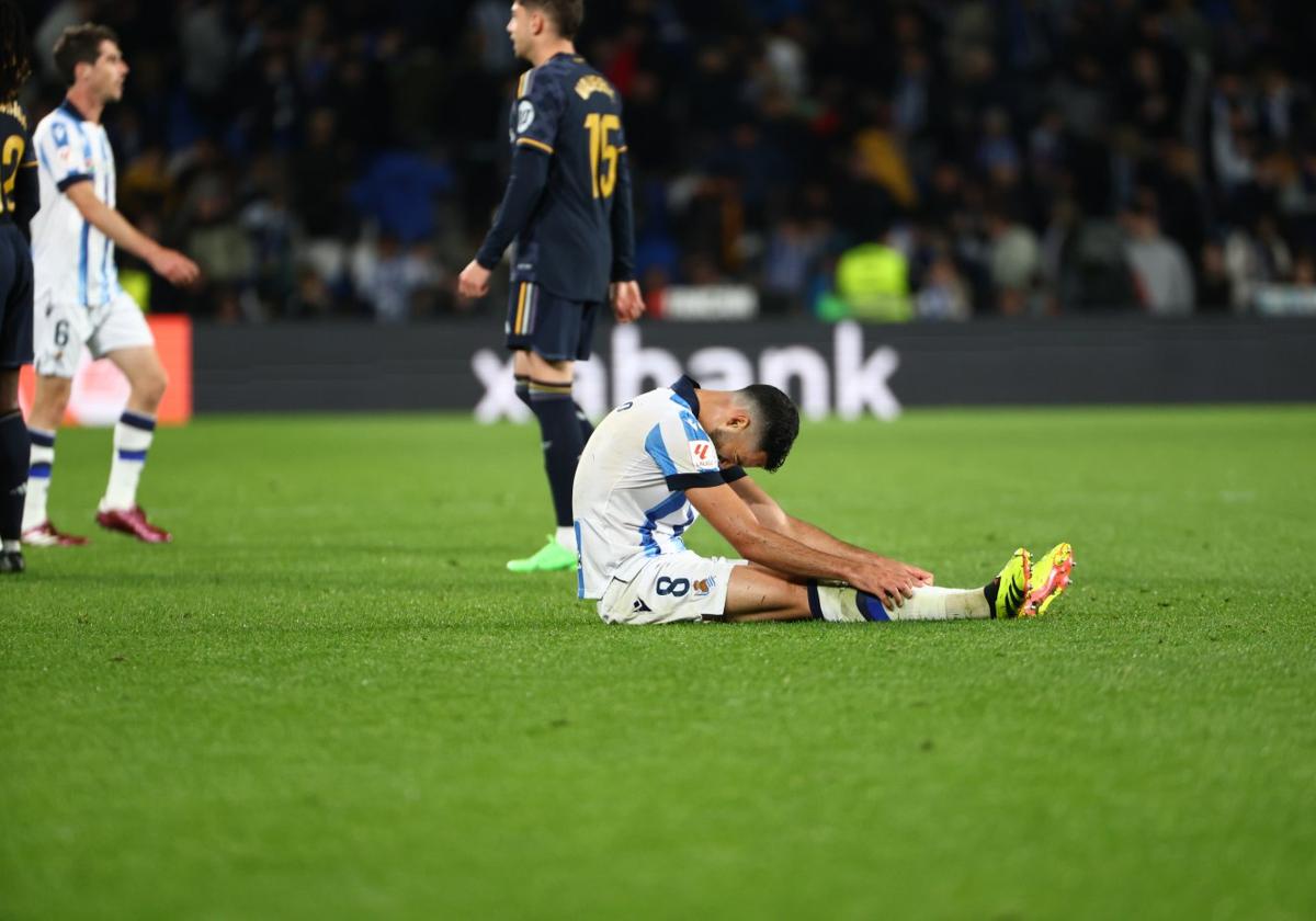 Merino, en el suelo en el partido ante el Real Madrid.
