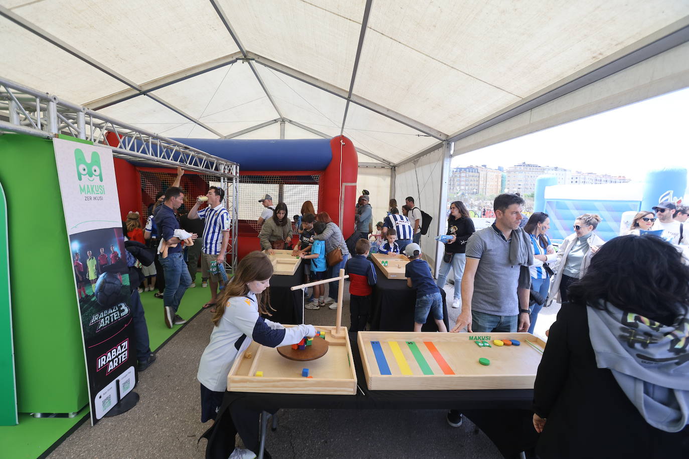 Gran ambiente en la fan zone de Sagüés