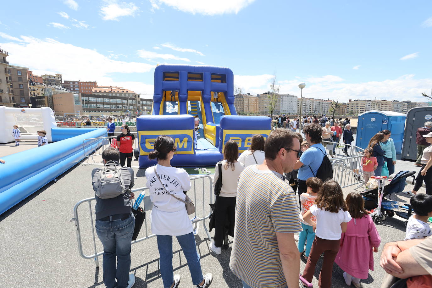 Gran ambiente en la fan zone de Sagüés