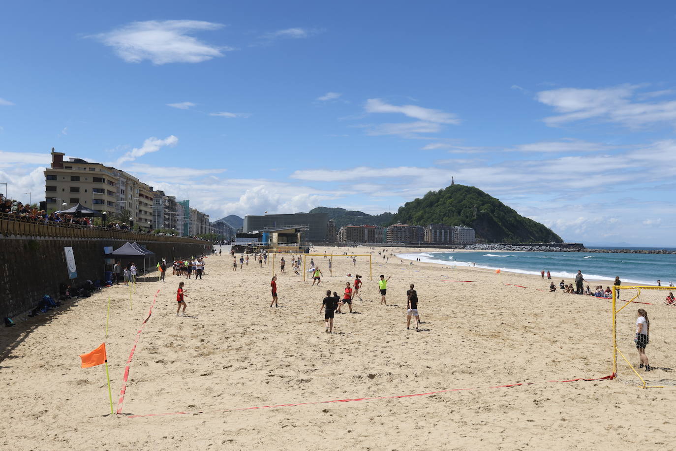 Gran ambiente en la fan zone de Sagüés